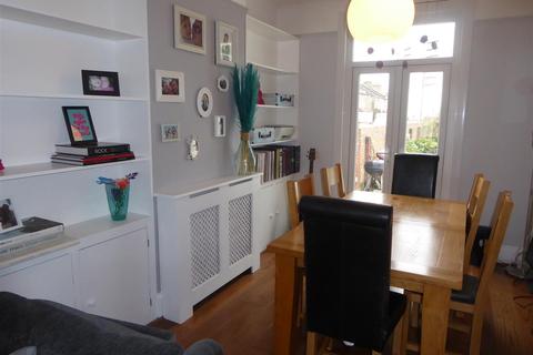 39 Montague Road, Hounslow, TW3 1LG