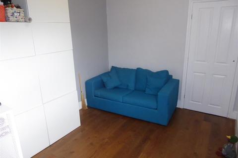 39 Montague Road, Hounslow, TW3 1LG