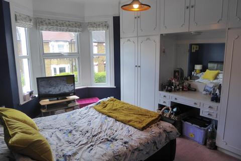 39 Montague Road, Hounslow, TW3 1LG