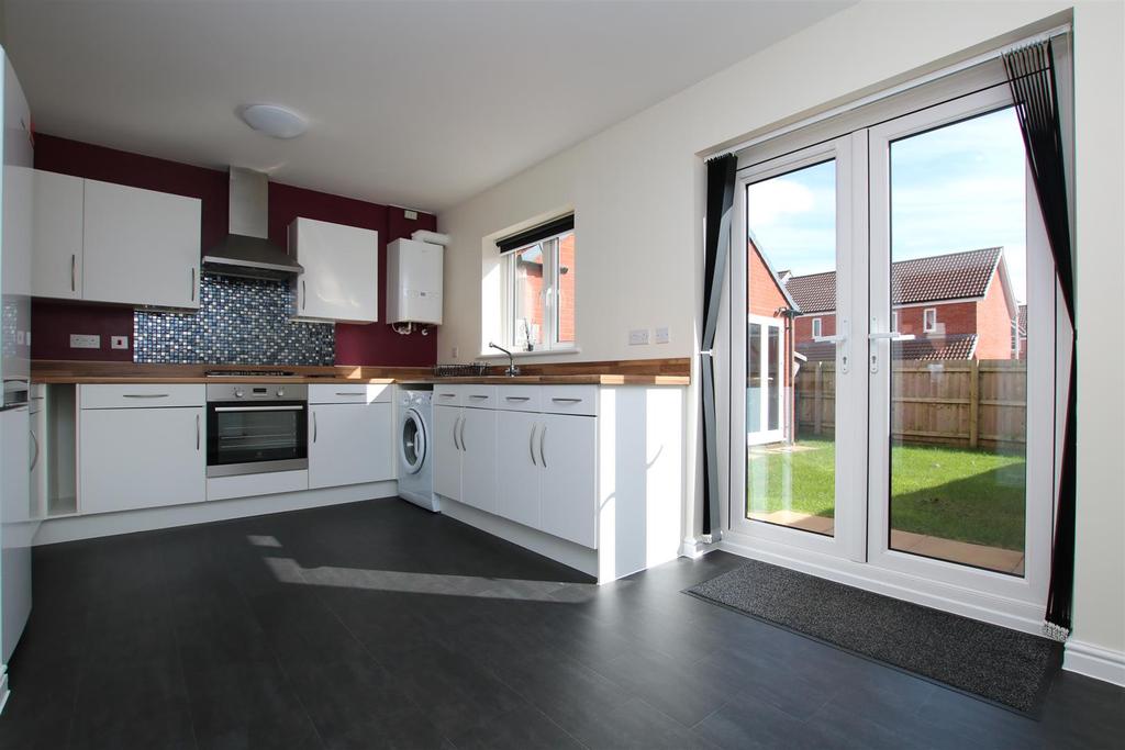 Somerville Crescent, Greenacres, Exeter 3 bed semidetached house £