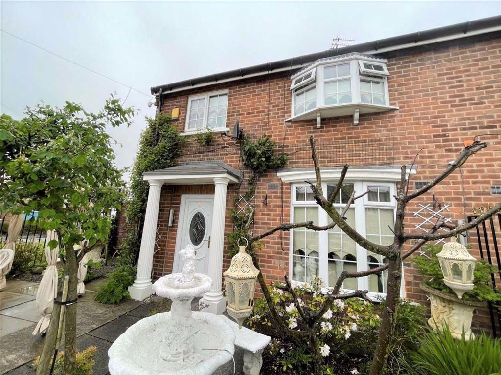 Balmoral Drive, Leigh 3 bed semidetached house £139,950