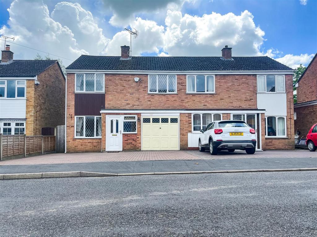 Hamilton Drive, Studley 3 bed semidetached house for sale £300,000