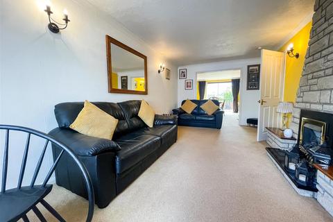 7 Hamilton Drive, Studley, B80 7RP