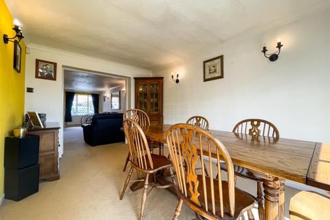 7 Hamilton Drive, Studley, B80 7RP