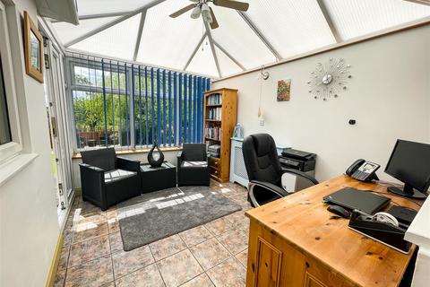 7 Hamilton Drive, Studley, B80 7RP