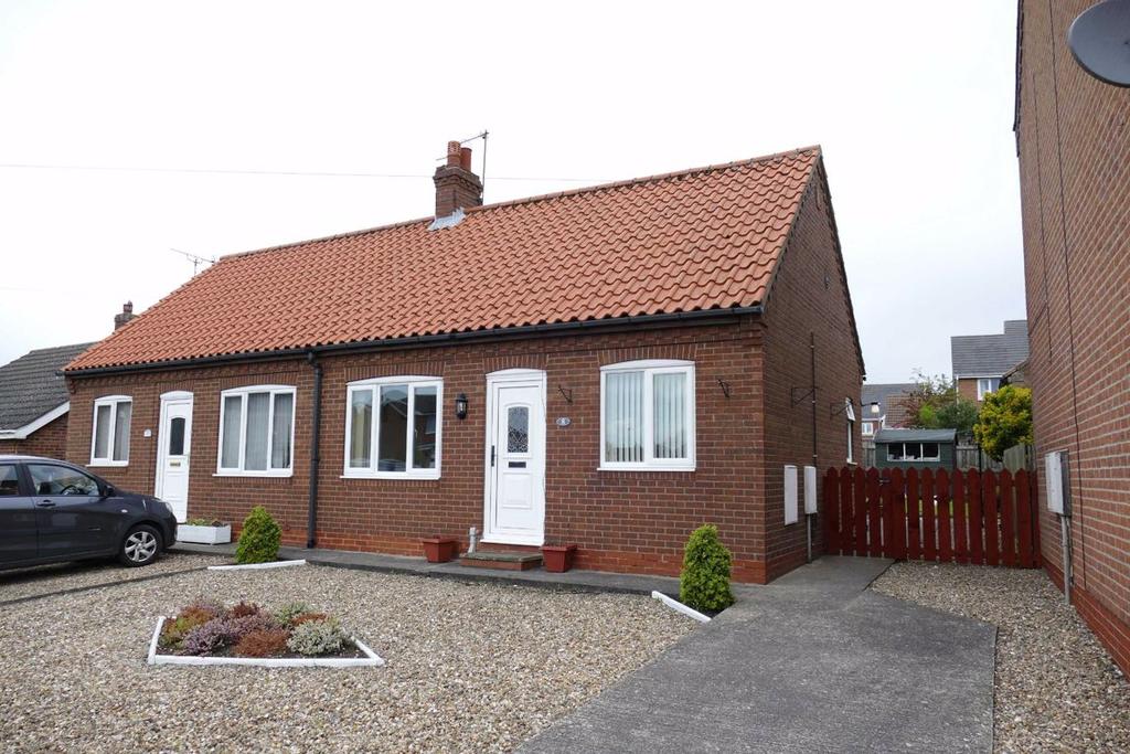 Holme Road, Market Weighton 2 bed semidetached bungalow £170,000