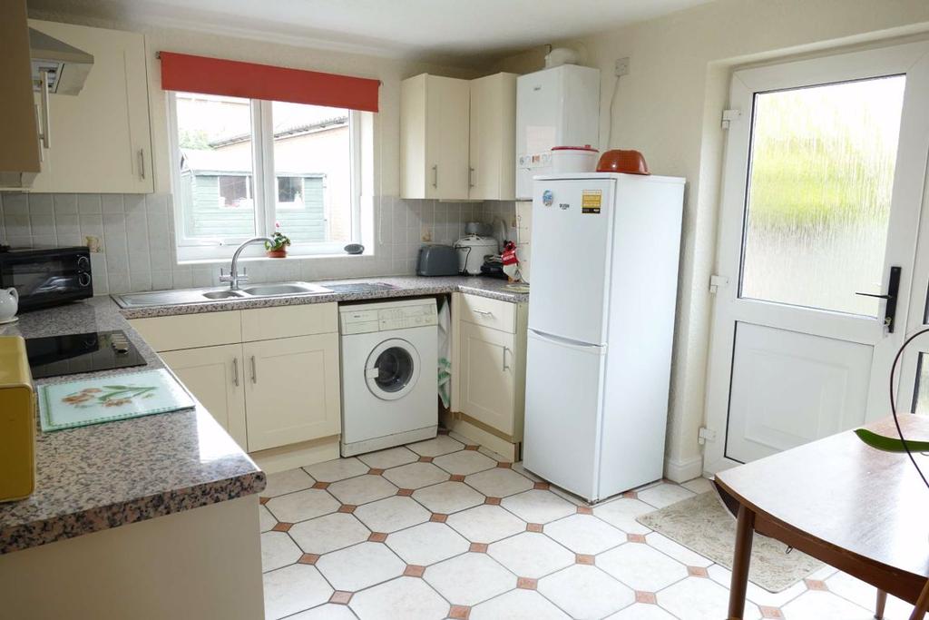 Holme Road, Market Weighton 2 bed semidetached bungalow £170,000