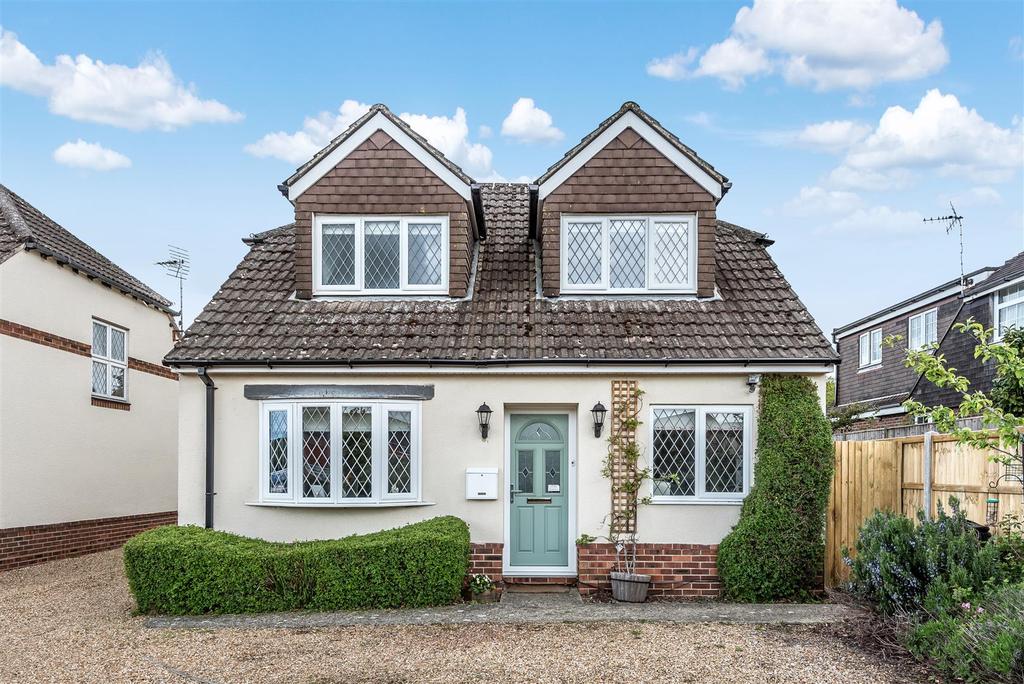 Green Lane, Clanfield, Waterlooville 3 bed detached house £450,000