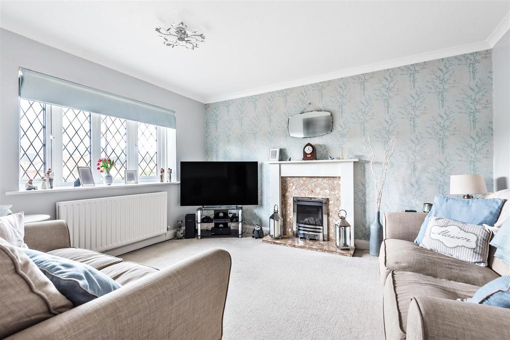Green Lane, Clanfield, Waterlooville 3 bed detached house £450,000
