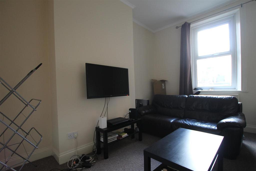 Sidney Grove, Newcastle Upon Tyne 4 bed house £1,000 pcm (£231 pw)
