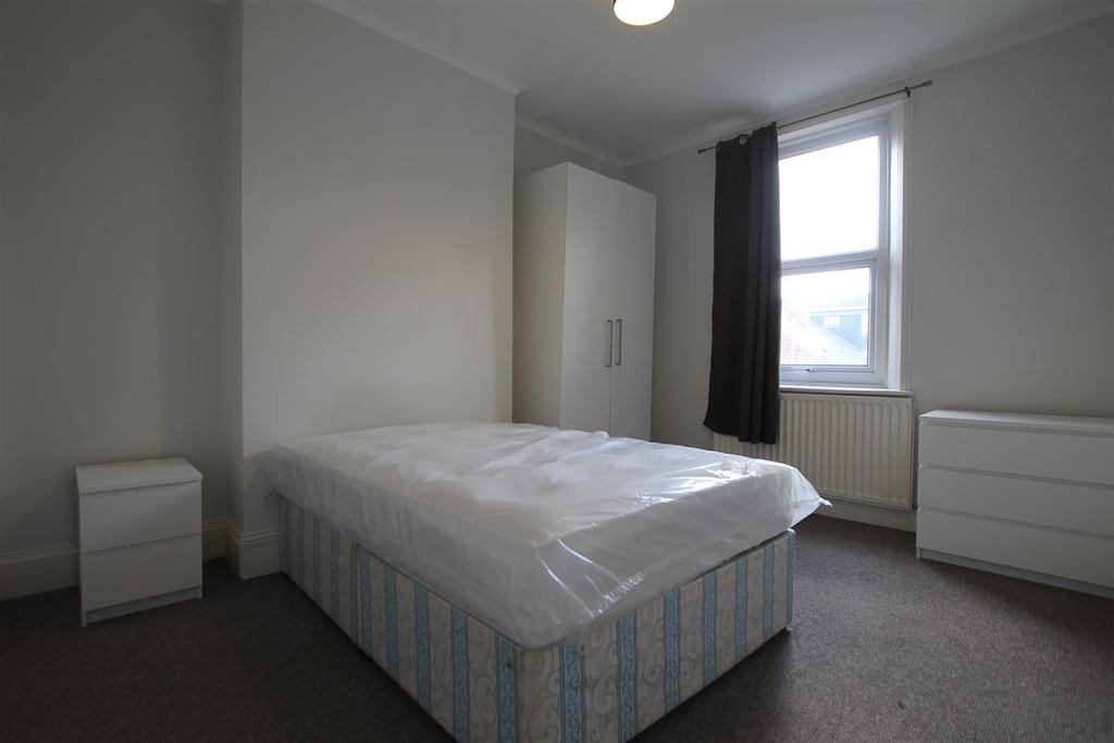 Sidney Grove, Newcastle Upon Tyne 4 bed house £1,000 pcm (£231 pw)