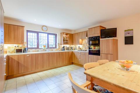 Glanville House Alcester Road, Wootton Wawen, Henley-in-arden, B95 6BQ