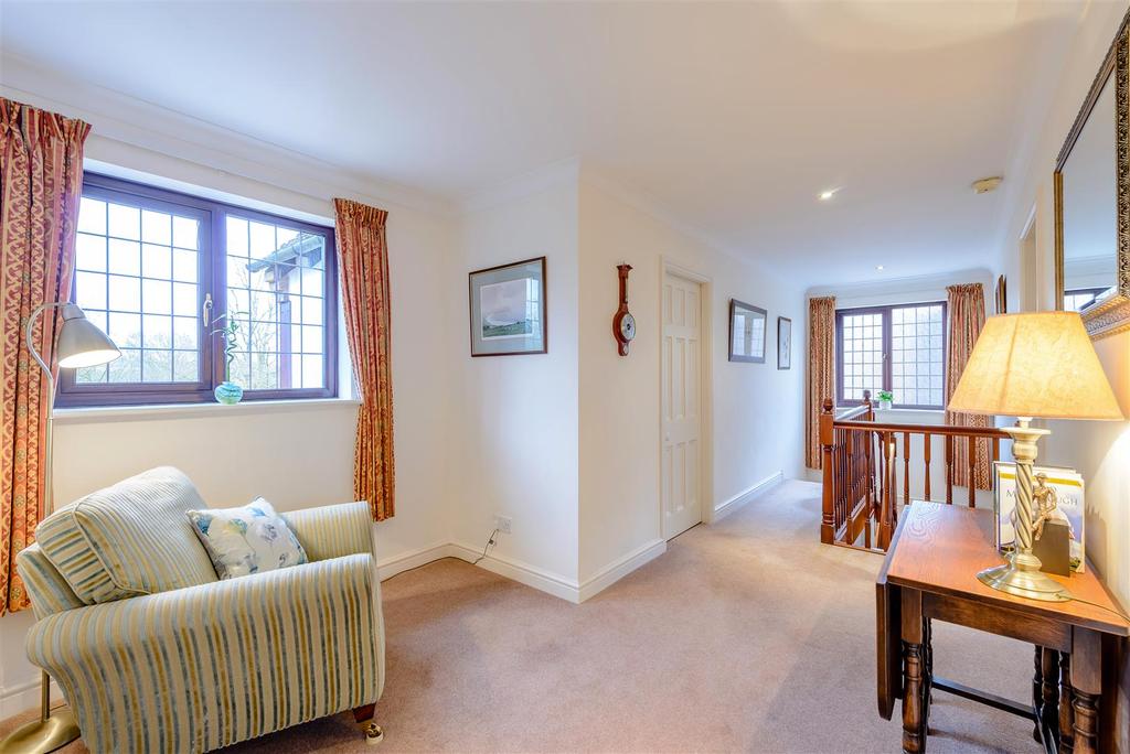8412167-interior22.jpg