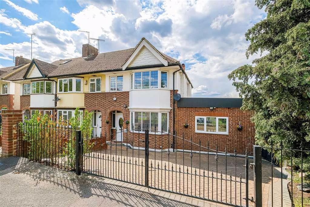 Waltham Way, Chingford 3 bed end of terrace house £580,000