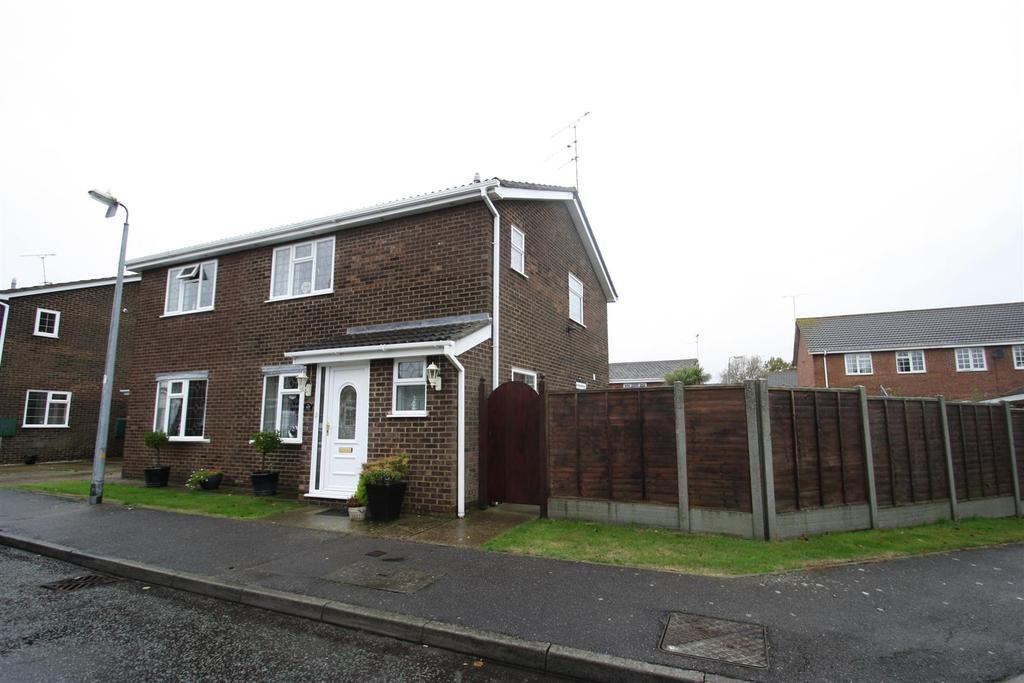 Princess Gardens, Rochford 4 bed detached house £400,000
