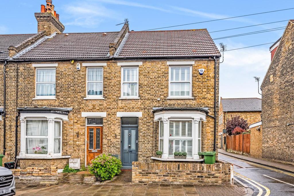 Camden Grove, Chislehurst 3 bed cottage £625,000