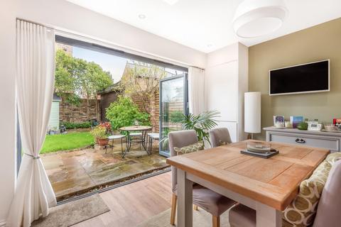 18 Camden Grove, Chislehurst, BR7 5BH