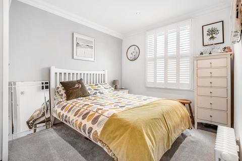 18 Camden Grove, Chislehurst, BR7 5BH