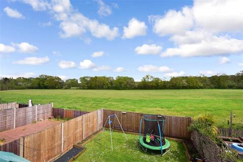 17 Chilton Close, Alfold, Cranleigh, GU6 8HB