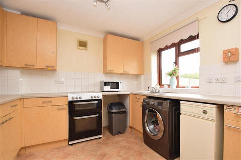 17 Chilton Close, Alfold, Cranleigh, GU6 8HB