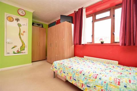 17 Chilton Close, Alfold, Cranleigh, GU6 8HB