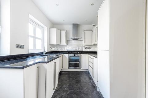 11 Glenmere Row, London, SE12 8RH