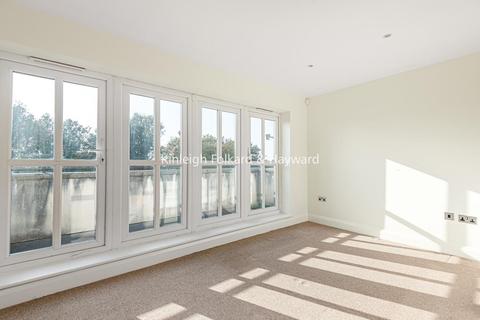 11 Glenmere Row, London, SE12 8RH