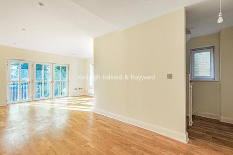 11 Glenmere Row, London, SE12 8RH