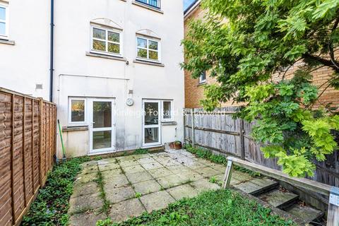 11 Glenmere Row, London, SE12 8RH
