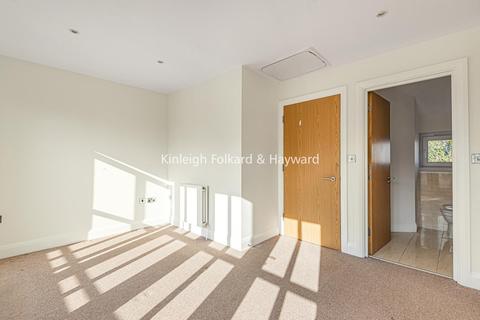 11 Glenmere Row, London, SE12 8RH