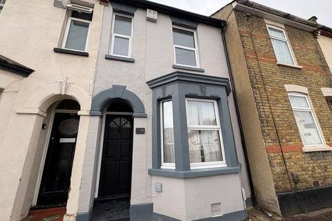 27 Chamberlain Road, Chatham, ME4 5HT
