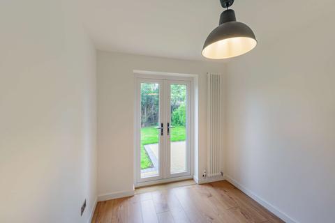 38 Yew Tree Avenue, Lichfield, WS14 9UA