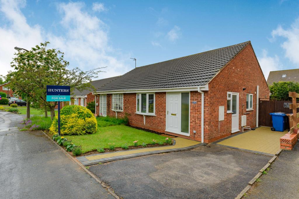 Yew Tree Avenue, Lichfield, Staffordshire 2 bed bungalow £265,000