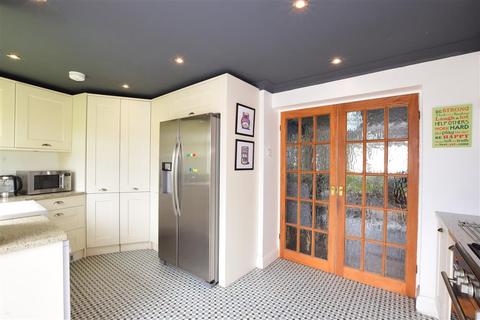 126 Bevendean Crescent, Brighton, BN2 4RD
