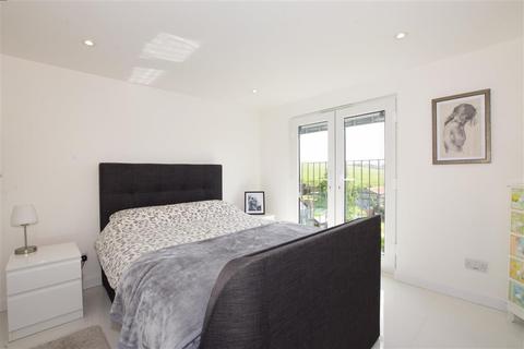 126 Bevendean Crescent, Brighton, BN2 4RD