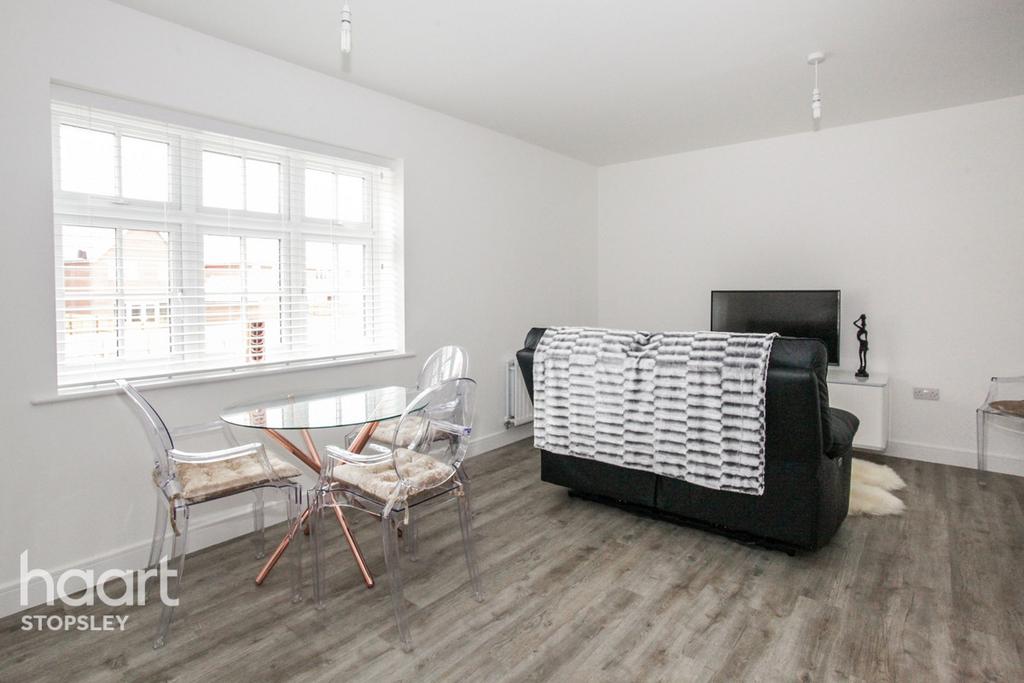 Armstrong Road, Luton 2 bed flat £275,000