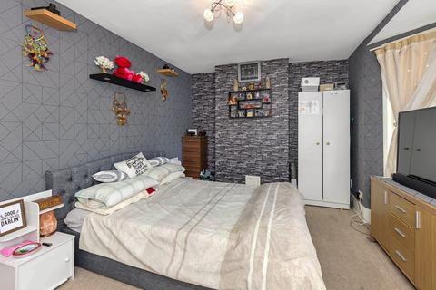 15 The Crescent, London, E17 8AB