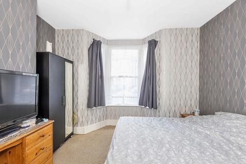15 The Crescent, London, E17 8AB