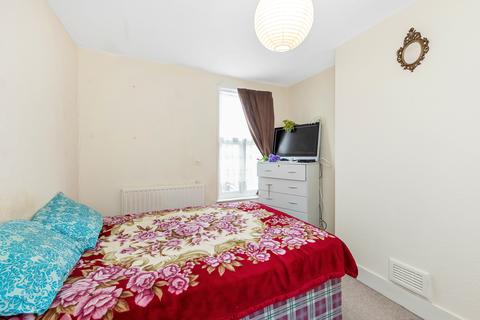 15 The Crescent, London, E17 8AB