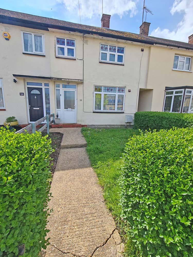 Chippenham Road, Harold Hill, Essex RM3 2 bed terraced house £1,250