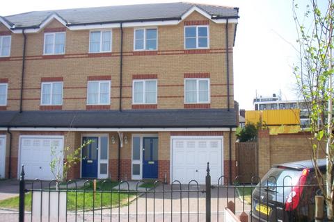 2 bedroom flat to rent, Pickard Close, Southgate
