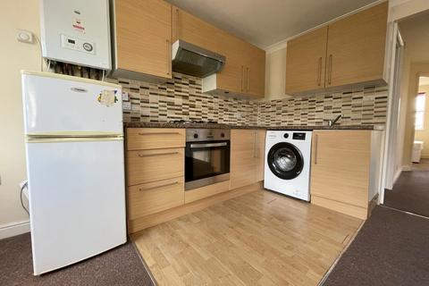 2 bedroom flat to rent, Pickard Close, Southgate
