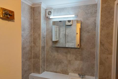 Studio to rent, LONDON W3