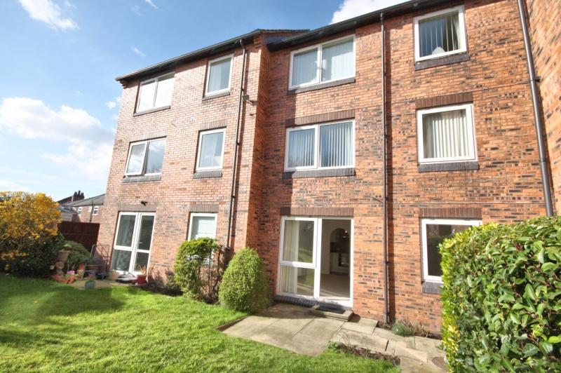 Park Lane Poynton SK12 1RL 1 bed flat £115,000