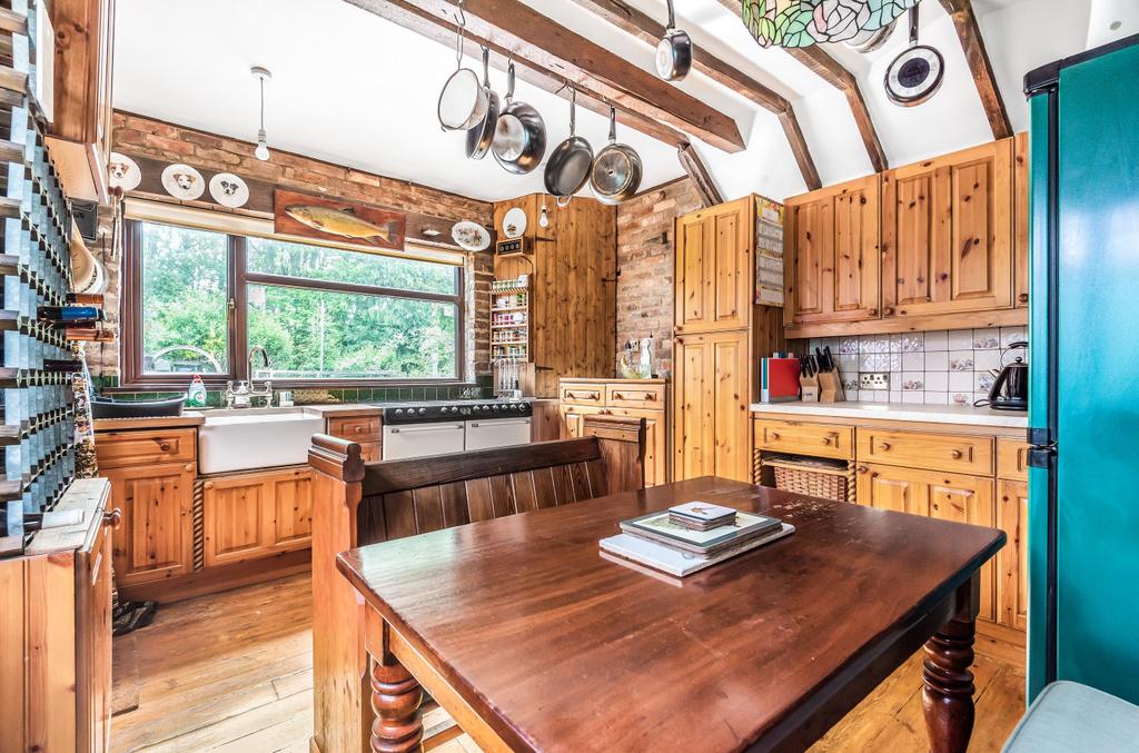 Upton Crescent, Nursling, Hampshire, SO16 2 bed bungalow £385,000