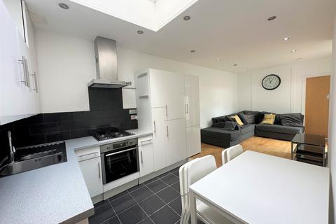 3 bedroom flat to rent, Hornsey Road, Finsbury Park, N19