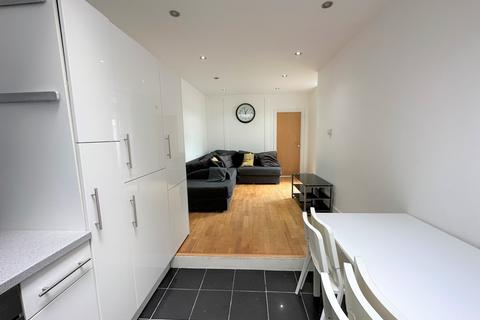 3 bedroom flat to rent, Hornsey Road, Finsbury Park, N19