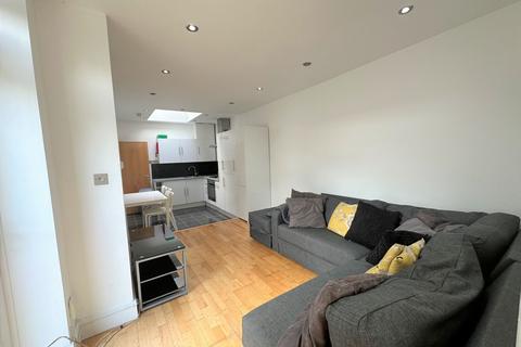 3 bedroom flat to rent, Hornsey Road, Finsbury Park, N19