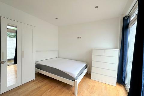 3 bedroom flat to rent, Hornsey Road, Finsbury Park, N19