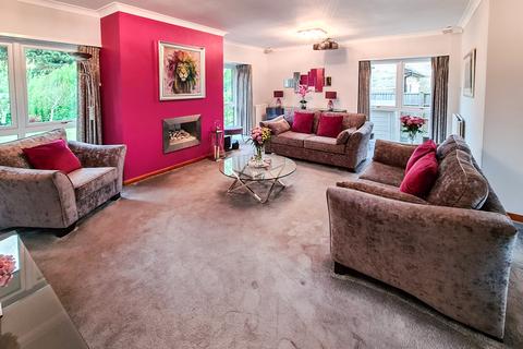 6 Brookside Avenue, Wraysbury, Staines-upon-thames, TW19 5HB